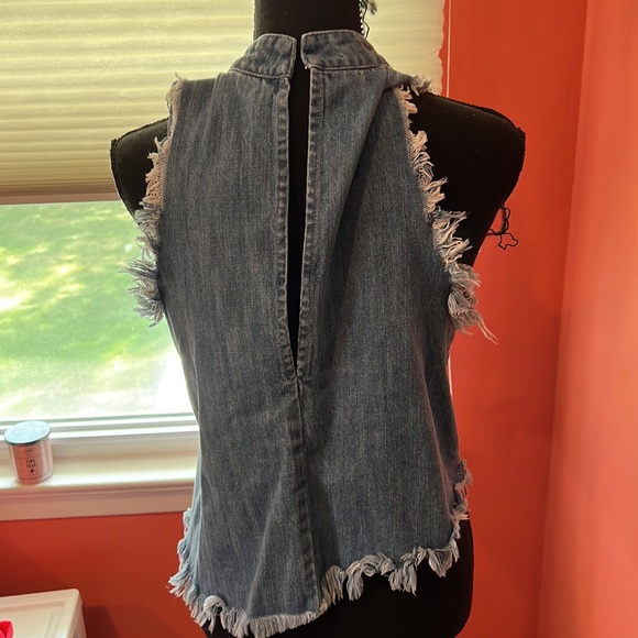Adorable denim top - Picture 2 of 2